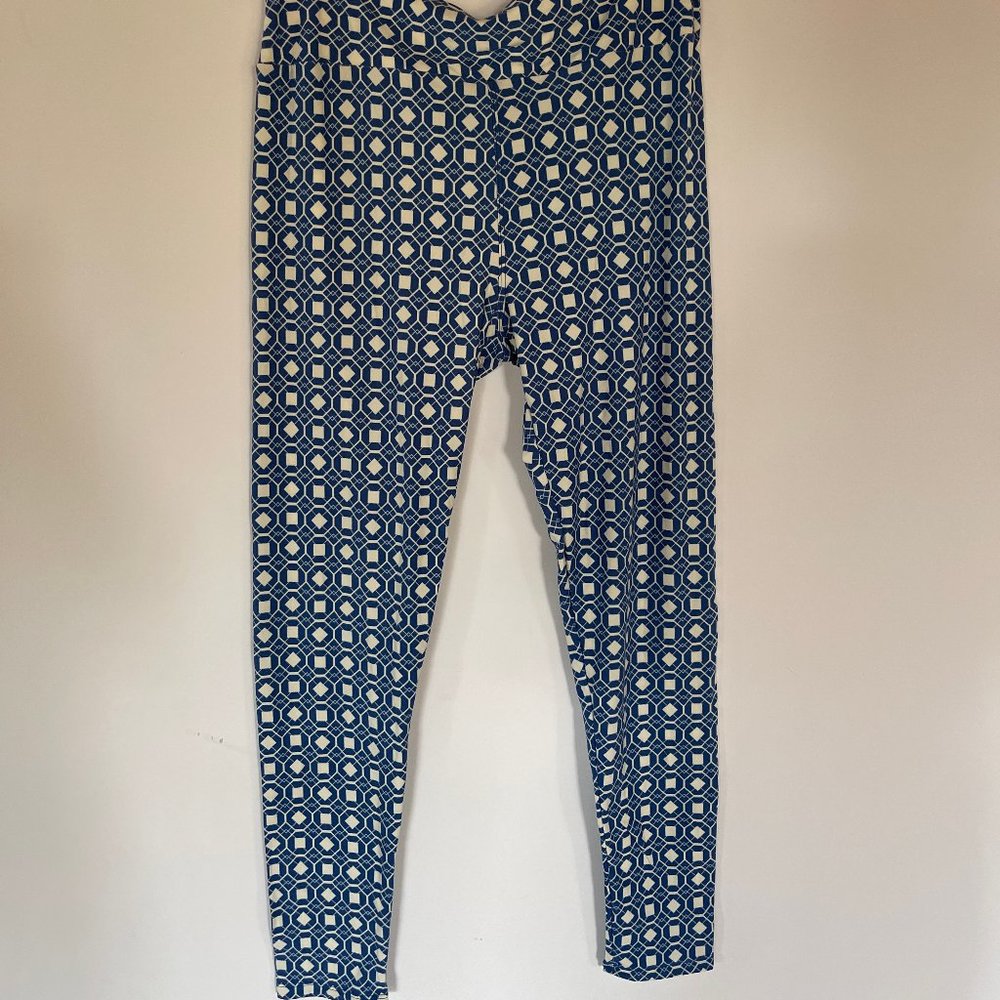20% off 3+ items Cute blue and cream leggings in Tall & Curvy. NEVER WORN!